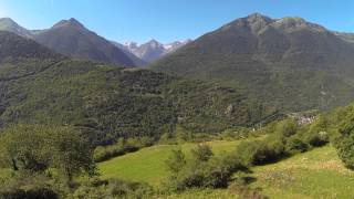 preview picture of video 'Spanish Pyrenees from the air'