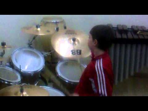 IVAN TOCANDO BATERIA TAFALLA