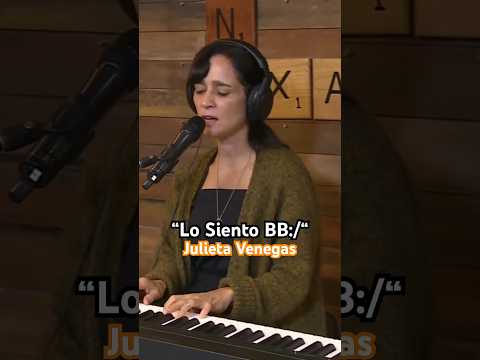 Julieta Venegas toca el intro de la colaboración con Tainy y Bad Bunny. 🎶 #JessieEnExa