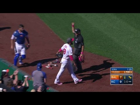 BAL@KC: Soria races to make a great basket catch