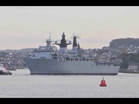 HMS ALBION L14 ENTERS DEVONPORT NAVAL BASE AT DEVIL'S POINT - 26th November 2017