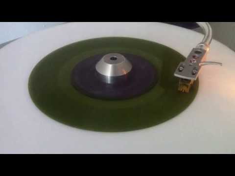 COLOURED WAX REGGAE 45 THE PIONEERS - ME NAH GO A BELLVIEW JA PRESSURE BEAT