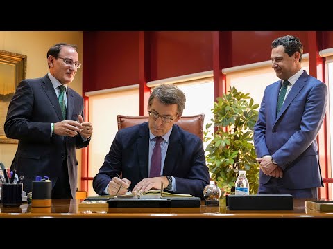 Alberto Núñez Feijóo y Juanma Moreno intervienen en un encuentro con empresarios andaluces