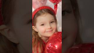 Download lagu Elvis Presley would be PROUD! 4yo sings 'Can't Help Falling in Love' 💗 mp3