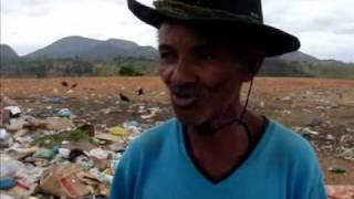 preview picture of video 'SiteBarra - Catador de lixo Luiz Andrade fala sobre o trabalho no lixão de Barra de São Francisco'