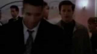 Extrait VF : Les trucs occules, �a te tente ? dit Andy.