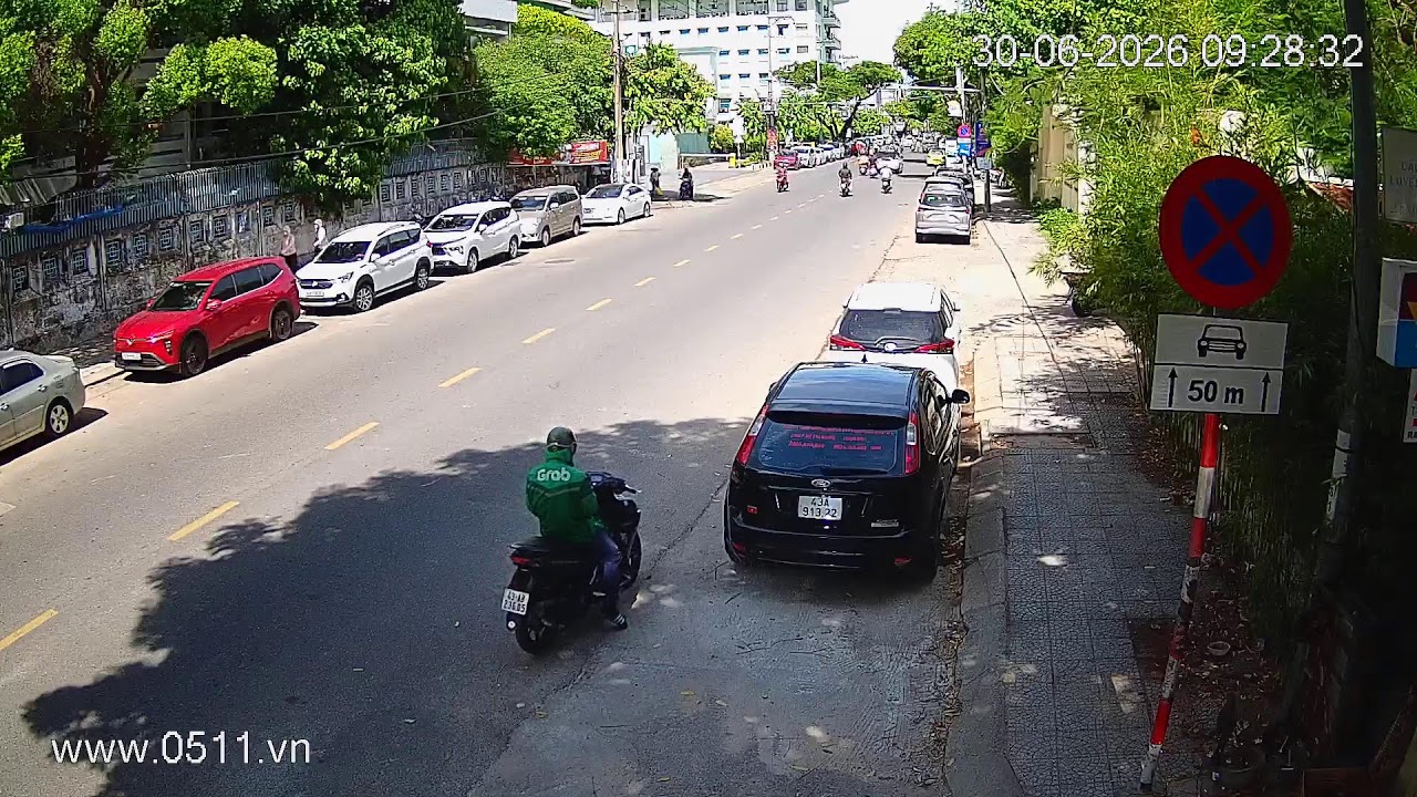 Live webcam view of Calle frente al colegio Nguyen Hue