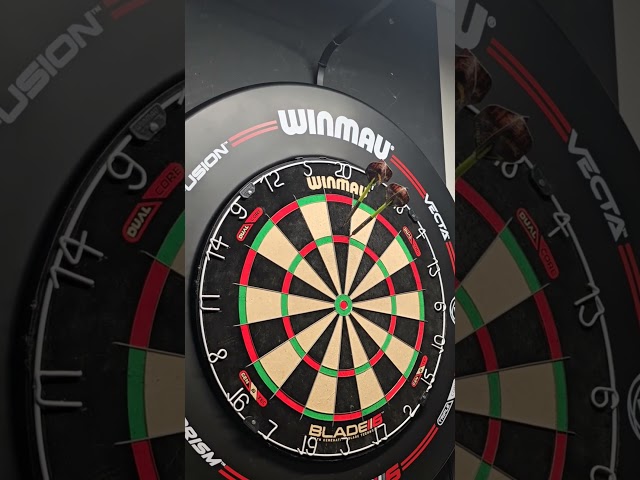 Vídeo relacionado con WINMAU Darts Blade 6 Professional Bristle Dartboard with Official Tournament Specifications | Endorsed by The PDC