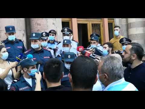 Ամոթ չի, նստեք գետնին . նստացույց՝ կառավարության շենքի դիմաց