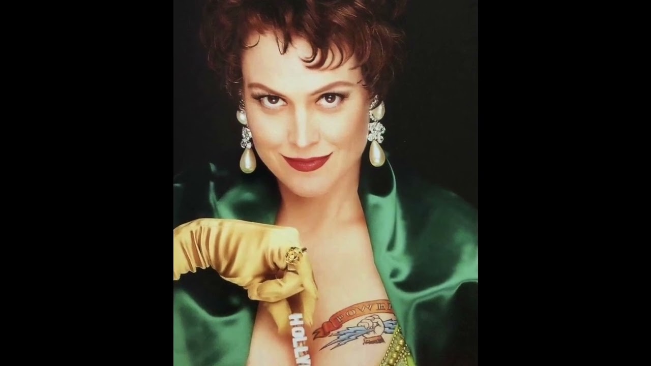 Sexy And Beautiful Photos Of Sigourney Weaver