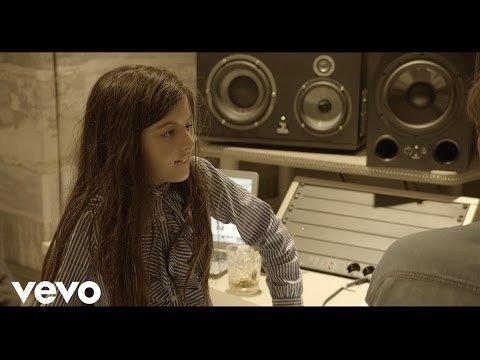 Angelina Jordan - I Saw Mommy Kissing Santa Claus