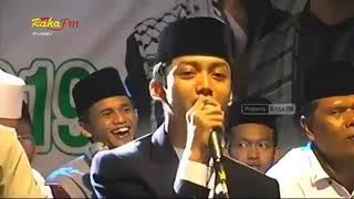 Download lagu Oi ade berjilbab abu abu - Gus azmi mp3