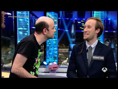 Jugamos al 'teléfono escacharrado' en alemán con Blanca Suárez y Julián López en El Hormiguero 3.0