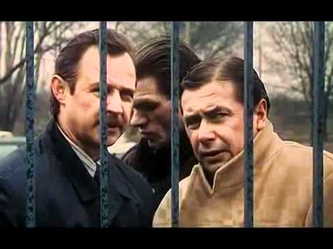 32. Olo mówi Grossowi, że "Chemik" został aresztowany.