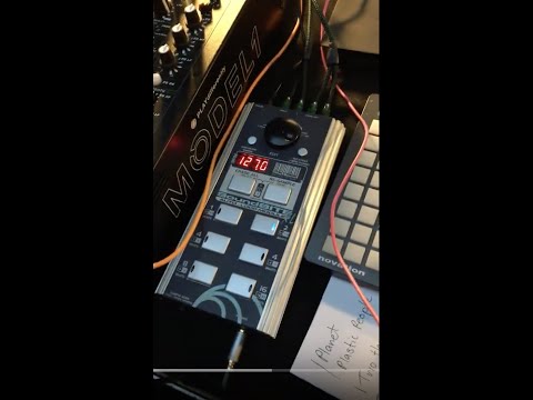 How I PLAY: Four Tet's MODEL 1 LIVE DJ Set-Up