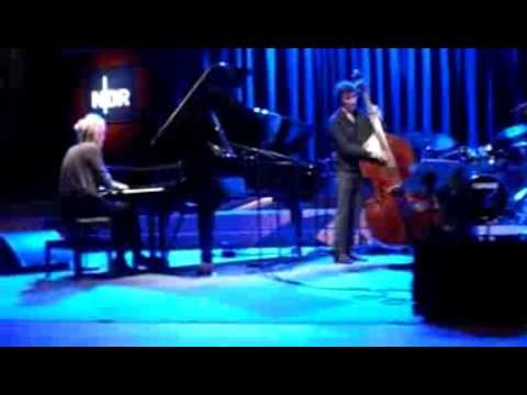 Julia Hülsmann Trio & Tom Arthurs - (nov2013)