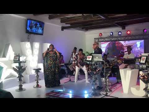 Cantando Nunca Vou Deixar De Te Amar ao lado da Júlia Duarte e Valdemiro José