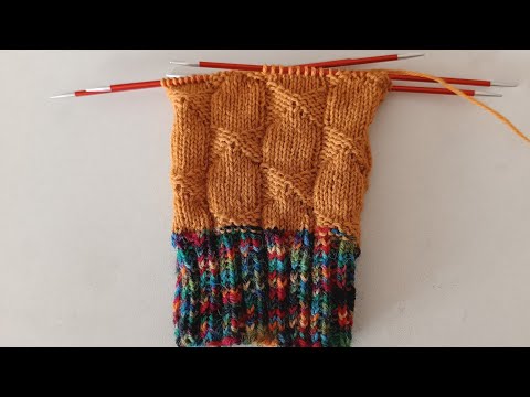 Sock pattern #27 made of knit and purl stitches for size 40-43/44 (64 stitches)