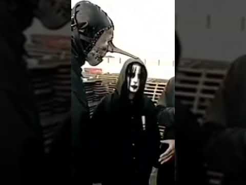 Legendary former Slipknot drummer Joey Jordison has died 😭😭