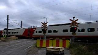 preview picture of video 'Finnish Pendolino 8 passed Härskiinniemi level crossing'