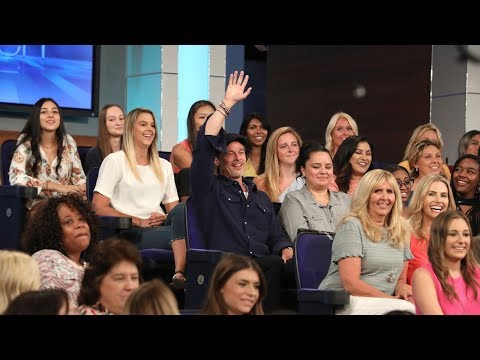 Superfan Brad Pitt Distracts Ellen While Sitting in the Audience