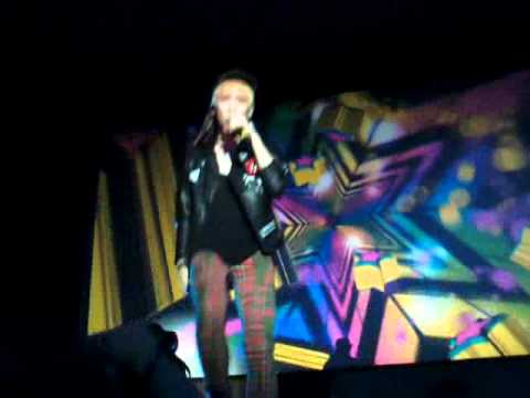 SHINee in London - Key's solo, Ke$ha TickTock :D