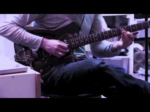 Brian Eno - Seven Sessions On A Milk Sea (2) : Signal Success