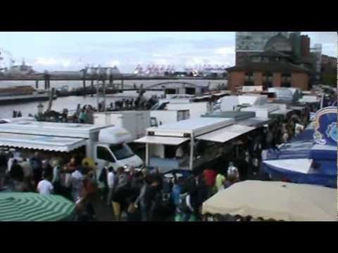 Die Fellas auf dem Fischmarkt in Hamburg am Hafen netter Einkauf lecker Essen Frühstück