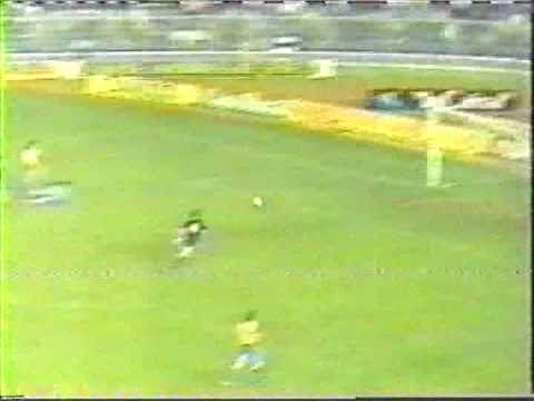 "Magico" GONZALEZ contra Barcelona Gol De Liga 1984