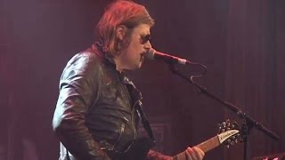 Rover chante "Call my name"