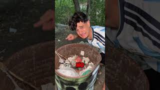 ENCUENTRO el CROMO de MESSI en un RIO TOXICO!
