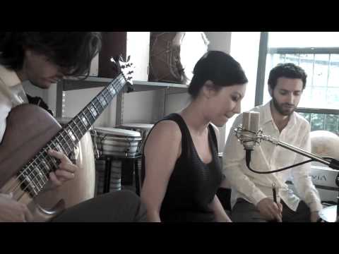 A Pique (Aca Seca Trio) —Eva Cortes, Andres Rotmistrovsky & Marcelo Woloski