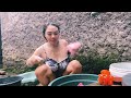 Ngintip Cewek Montok Kencing Sambil Mandi Sampai Gunung Dan Apem Nya Terlihat Jelas