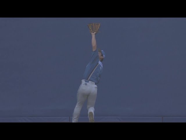 【3回裏】センターへの打球をジャンピングキャッチ!! ファイターズ・松本剛が好守備で魅せる!!  2024年3月30日 千葉ロッテマリーンズ 対 北海道日本ハムファイターズ