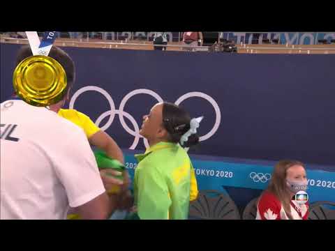 É OUROOOOOO !!! Rebeca Andrade consegue a primeira medalha de Ouro na Ginástica feminina do Brasil