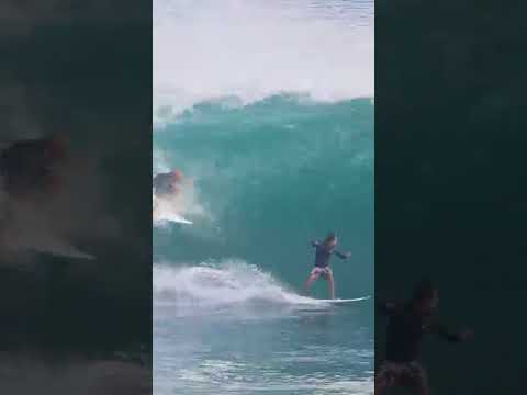 Kelly Slater Pulls In Behind Local Surfer #shorts