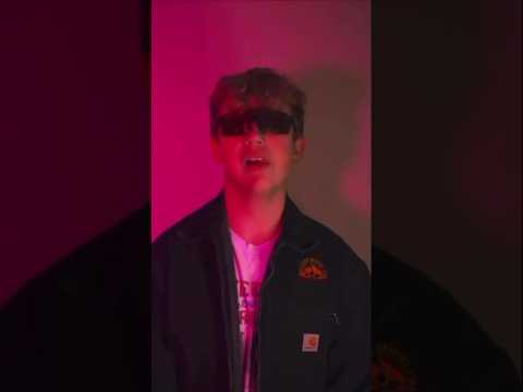 How to get that MIDNIGHT KISS this NEW YEARS with the master of Rizz, Ricky Goldstein.