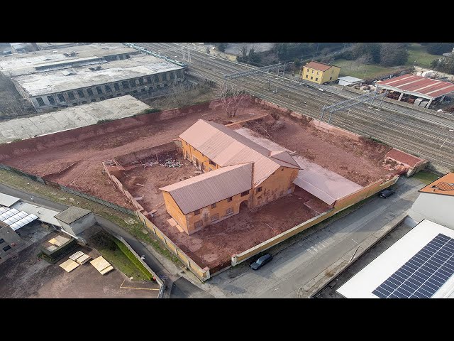 MONZA (VIA VAL D'OSSOLA): AREA INDUSTRIALE DI 4800 MQ PER 3400 MQ COPERTI HMAX 17 MT