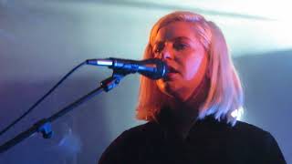 Alvvays &quot;Atop a Cake&quot; - Live @ Point Ephémère, Paris - 11/09/2017 [HD]