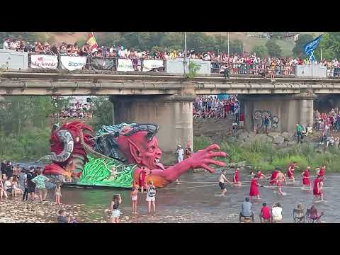 Descenso folklorico nalón POLA LAVIANA   Peña Los Del Patio 'dueños del infierno del Nalón'