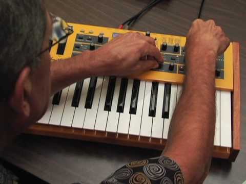 Demo- MoPho Keyboard DSI Dave Smith Instruments
