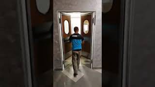Команда Galprogres монтує маятникові двері на найвищих ресторанах нашої країни.