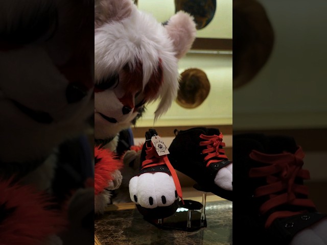 Vídeo relacionado con ZFKJERS Juego de garras de plástico para cosplay, para pies de fursuit, zapatillas de patas, pantuflas peludas, para adultos, accesorios para disfraz (blanco)