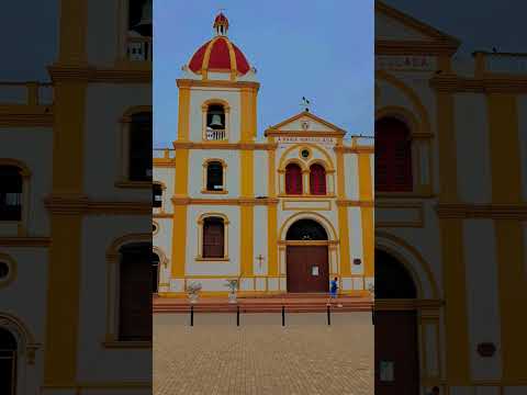 MONACHOS EN MOMPOX. BOLIVAR, COLOMBIA.