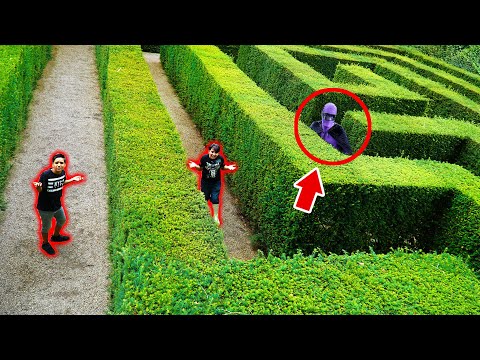 2 KINDER JAGEN und VERFOLGEN PHANTOM im XXL GRUSEL LABYRINTH !!!