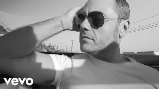 Tiziano Ferro - Potremmo Ritornare (Backstage On The Beach Video)