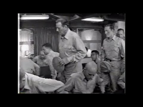Funny Extra Blooper in "In Harm's Way" (John Wayne, 1965)