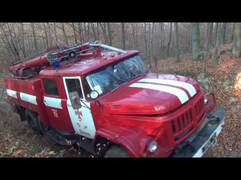 Надзвичайники показали, як гасили пожежу лісу на Косівщині. ВІДЕО