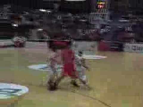 19 13-10-07 Gent-BCO - Aanvallende fout van Petrovic...ZOEK