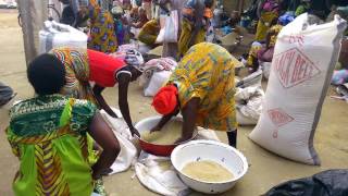 Video of rice selling at the market